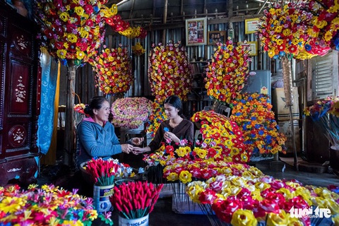 Hoa giấy xứ Huế khoe sắc Tết - Ảnh 1. Hoa giấy xứ Huế khoe sắc Tết - Ảnh 1.