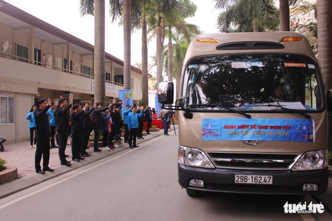 Chuyến xe miễn phí đưa sinh viên Hà Nội về quê - Ảnh 5. Chuyến xe miễn phí đưa sinh viên Hà Nội về quê - Ảnh 5.