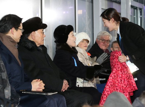 Em gái ông Kim Jong Un được chờ đón hơn sao điện ảnh - Ảnh 4. Em gái ông Kim Jong Un được chờ đón hơn sao điện ảnh - Ảnh 4.