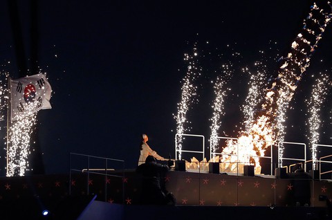 Lễ khai mạc Olympic mùa đông Pyeongchang rực rỡ và hiện đại - Ảnh 4. Lễ khai mạc Olympic mùa đông Pyeongchang rực rỡ và hiện đại - Ảnh 4.