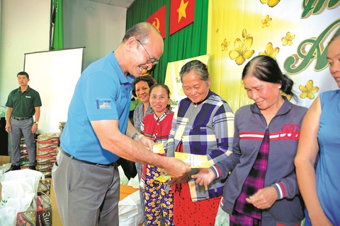 Chương trình Mùa xuân ấm áp 2018 Giúp người nghèo vui Tết - Ảnh 1. Chương trình Mùa xuân ấm áp 2018 Giúp người nghèo vui Tết - Ảnh 1.
