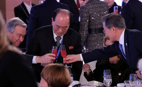 Em gái ông Kim Jong Un được chờ đón hơn sao điện ảnh - Ảnh 3. Em gái ông Kim Jong Un được chờ đón hơn sao điện ảnh - Ảnh 3.