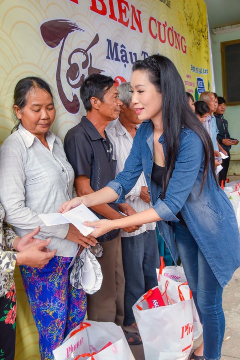 Quyền Linh, Kim Chi, Đại Nghĩa.. sẻ chia Tết - Ảnh 4. Quyền Linh, Kim Chi, Đại Nghĩa.. sẻ chia Tết - Ảnh 4.
