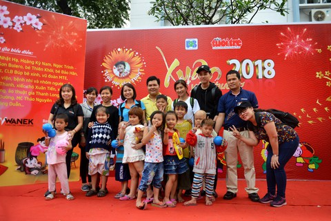 Bệnh nhi ung thư vui cùng Xuân yêu thương - Ảnh 1. Bệnh nhi ung thư vui cùng Xuân yêu thương - Ảnh 1.