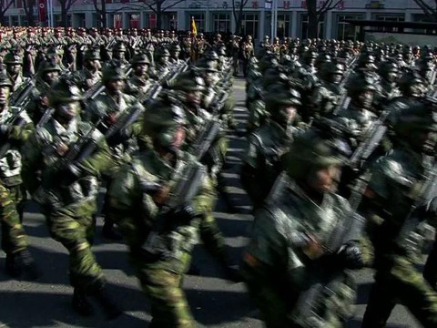 Triều Tiên khoe hàng trăm tên lửa trước thềm Olympic - Ảnh 6. Triều Tiên khoe hàng trăm tên lửa trước thềm Olympic - Ảnh 6.