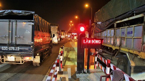 Trạm thu phí BOT cầu Rạch Miễu tạm ngưng thu phí giữa đêm - Ảnh 1. Trạm thu phí BOT cầu Rạch Miễu tạm ngưng thu phí giữa đêm - Ảnh 1.