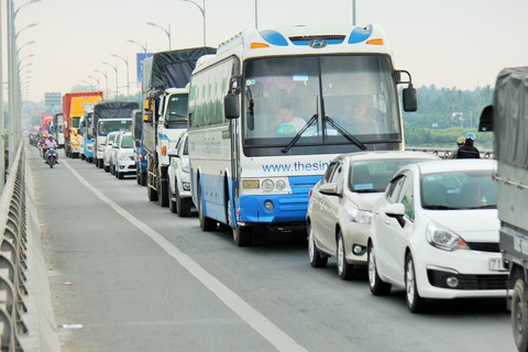 Trạm BOT Rạch Miễu tuyên bố không thu phí nếu kẹt xe - Ảnh 2. Trạm BOT Rạch Miễu tuyên bố không thu phí nếu kẹt xe - Ảnh 2.