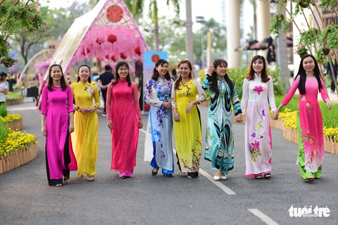 Khai mạc Hội hoa xuân Phú Mỹ Hưng trong khuôn viên 7 ha - Ảnh 10. Khai mạc Hội hoa xuân Phú Mỹ Hưng trong khuôn viên 7 ha - Ảnh 10.