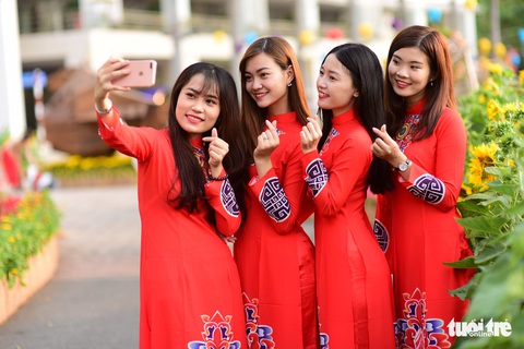 Khai mạc Hội hoa xuân Phú Mỹ Hưng trong khuôn viên 7 ha - Ảnh 9. Khai mạc Hội hoa xuân Phú Mỹ Hưng trong khuôn viên 7 ha - Ảnh 9.