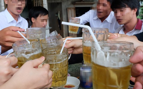 Tiệc liên hoan cuối năm: Vui thôi, đừng vui quá - Ảnh 3. Tiệc liên hoan cuối năm: Vui thôi, đừng vui quá - Ảnh 3.