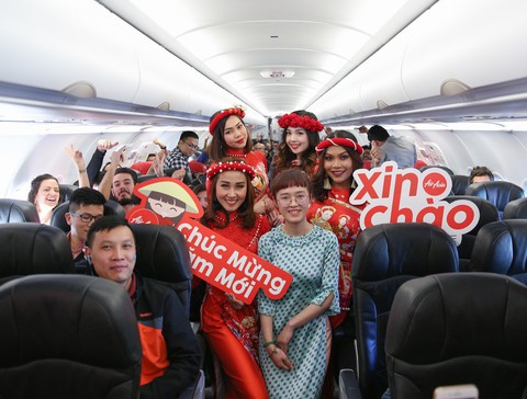 Đón Tết với màn nhảy sôi động trên chuyến bay AirAsia đến Kuala Lumpur - Ảnh 1. Đón Tết với màn nhảy sôi động trên chuyến bay AirAsia đến Kuala Lumpur - Ảnh 1.