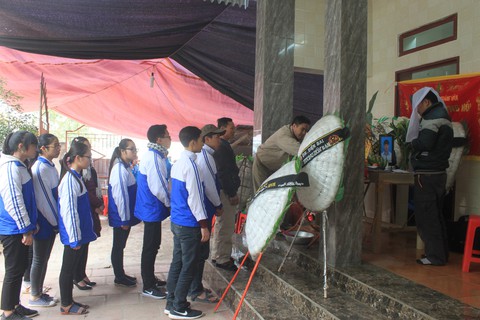 Nam sinh cố đẩy bé gái vào bờ trước khi bị nước xiết cuốn trôi - Ảnh 3. Nam sinh cố đẩy bé gái vào bờ trước khi bị nước xiết cuốn trôi - Ảnh 3.