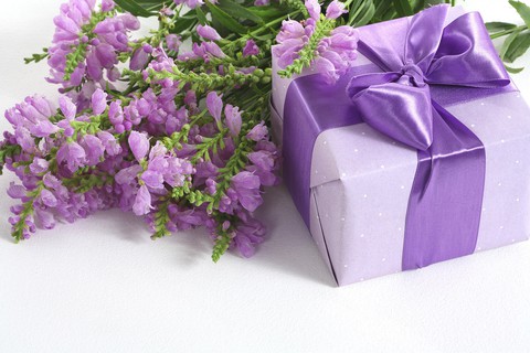 Thổi thêm chút lãng mạn với sắc màu ảo diệu cho Valentines năm nay - Ảnh 2. Thổi thêm chút lãng mạn với sắc màu ảo diệu cho Valentines năm nay - Ảnh 2.