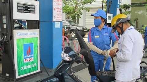 Xăng E5 giữ giá, xăng A95 và dầu cùng tăng - Ảnh 1. Xăng E5 giữ giá, xăng A95 và dầu cùng tăng - Ảnh 1.