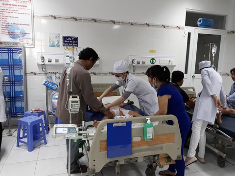 Nghi án cha cho 3 con uống sữa pha thuốc trừ sâu tự tử - Ảnh 1. Nghi án cha cho 3 con uống sữa pha thuốc trừ sâu tự tử - Ảnh 1.