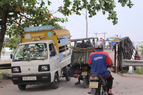 Hiểm nguy rình rập từ những cây cầu... sắp sập - Ảnh 13. Hiểm nguy rình rập từ những cây cầu... sắp sập - Ảnh 13.