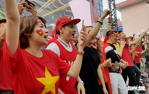 Nghệ sĩ Sài Gòn tụ hội cổ vũ đội tuyển U23 Việt Nam - Ảnh 1. Nghệ sĩ Sài Gòn tụ hội cổ vũ đội tuyển U23 Việt Nam - Ảnh 1.