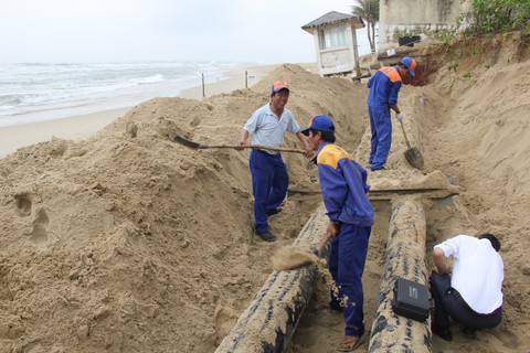 Tìm giải pháp xử lý dứt điểm sụt lở bãi biển Đà Nẵng - Ảnh 2. Tìm giải pháp xử lý dứt điểm sụt lở bãi biển Đà Nẵng - Ảnh 2.