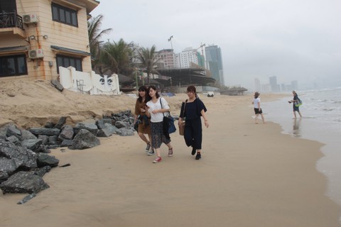 Vì sao nước thối tràn ra bãi tắm đẹp nhất hành tinh? - Ảnh 4. Vì sao nước thối tràn ra bãi tắm đẹp nhất hành tinh? - Ảnh 4.