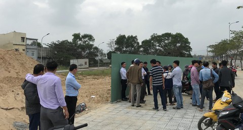Đất đã bán cho dân nhưng chủ đầu tư đến... xây nhà - Ảnh 1. Đất đã bán cho dân nhưng chủ đầu tư đến... xây nhà - Ảnh 1.