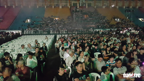 Festival Làn Sóng Xanh lèo tèo khán giả, không có nghệ sĩ lên nhận giải - Ảnh 10. Festival Làn Sóng Xanh lèo tèo khán giả, không có nghệ sĩ lên nhận giải - Ảnh 10.