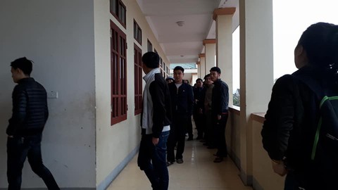 Giáo viên bàng hoàng phát hiện học sinh treo cổ tại lớp học - Ảnh 1. Giáo viên bàng hoàng phát hiện học sinh treo cổ tại lớp học - Ảnh 1.