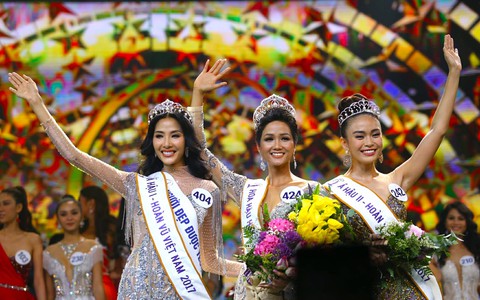 HHen Niê đăng quang Hoa hậu Hoàn vũ Việt Nam 2017 - Ảnh 2. HHen Niê đăng quang Hoa hậu Hoàn vũ Việt Nam 2017 - Ảnh 2.