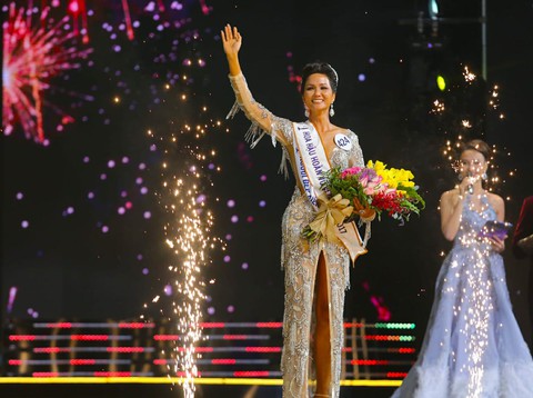 HHen Niê đăng quang Hoa hậu Hoàn vũ Việt Nam 2017 - Ảnh 3. HHen Niê đăng quang Hoa hậu Hoàn vũ Việt Nam 2017 - Ảnh 3.