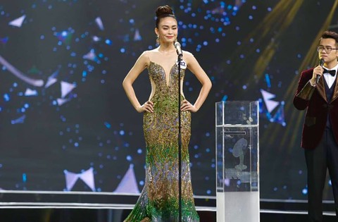 HHen Niê đăng quang Hoa hậu Hoàn vũ Việt Nam 2017 - Ảnh 9. HHen Niê đăng quang Hoa hậu Hoàn vũ Việt Nam 2017 - Ảnh 9.