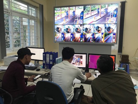 Công an trích xuất camera các vụ tông thanh chắn BOT Sóc Trăng - Ảnh 2. Công an trích xuất camera các vụ tông thanh chắn BOT Sóc Trăng - Ảnh 2.
