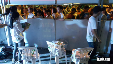 Festival Làn Sóng Xanh lèo tèo khán giả, không có nghệ sĩ lên nhận giải - Ảnh 4. Festival Làn Sóng Xanh lèo tèo khán giả, không có nghệ sĩ lên nhận giải - Ảnh 4.