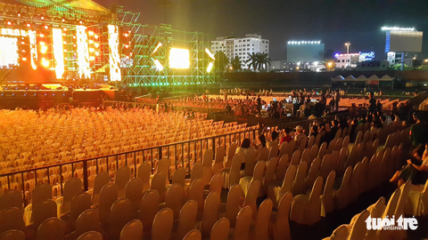 Festival Làn Sóng Xanh lèo tèo khán giả, không có nghệ sĩ lên nhận giải - Ảnh 2. Festival Làn Sóng Xanh lèo tèo khán giả, không có nghệ sĩ lên nhận giải - Ảnh 2.
