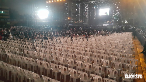 Festival Làn Sóng Xanh lèo tèo khán giả, không có nghệ sĩ lên nhận giải - Ảnh 7. Festival Làn Sóng Xanh lèo tèo khán giả, không có nghệ sĩ lên nhận giải - Ảnh 7.
