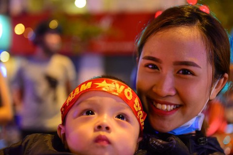 Cả nước xuống đường mừng U-23 Việt Nam chiến thắng - Ảnh 19. Cả nước xuống đường mừng U-23 Việt Nam chiến thắng - Ảnh 19.