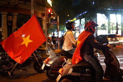 Cả nước xuống đường mừng U-23 Việt Nam chiến thắng - Ảnh 11. Cả nước xuống đường mừng U-23 Việt Nam chiến thắng - Ảnh 11.