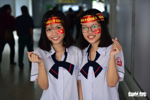 Người hâm mộ cuồng nhiệt cùng U23 Việt Nam trong trận bán kết lịch sử - Ảnh 4. Người hâm mộ cuồng nhiệt cùng U23 Việt Nam trong trận bán kết lịch sử - Ảnh 4.