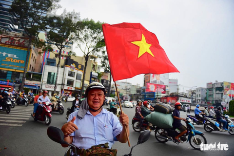 Người hâm mộ cuồng nhiệt cùng U23 Việt Nam trong trận bán kết lịch sử - Ảnh 12. Người hâm mộ cuồng nhiệt cùng U23 Việt Nam trong trận bán kết lịch sử - Ảnh 12.
