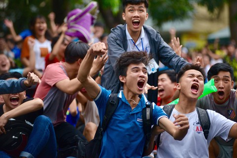 Fan bùng nổ với chiến thắng không tưởng của U23 Việt Nam - Ảnh 9. Fan bùng nổ với chiến thắng không tưởng của U23 Việt Nam - Ảnh 9.