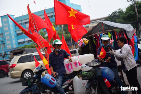 Người hâm mộ cuồng nhiệt cùng U23 Việt Nam trong trận bán kết lịch sử - Ảnh 13. Người hâm mộ cuồng nhiệt cùng U23 Việt Nam trong trận bán kết lịch sử - Ảnh 13.
