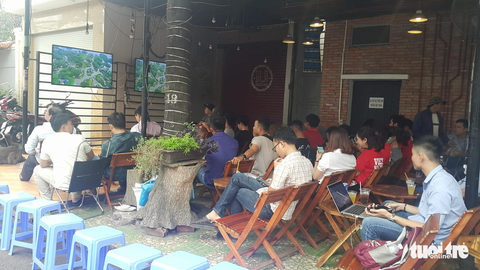 Người hâm mộ cuồng nhiệt cùng U23 Việt Nam trong trận bán kết lịch sử - Ảnh 7. Người hâm mộ cuồng nhiệt cùng U23 Việt Nam trong trận bán kết lịch sử - Ảnh 7.