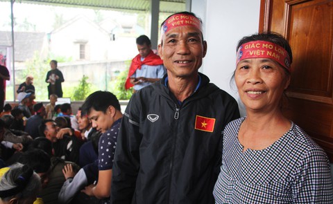 Xem chung kết với gia đình tuyển thủ: Các con đã thi đấu hết mình! - Ảnh 29. Xem chung kết với gia đình tuyển thủ: Các con đã thi đấu hết mình! - Ảnh 29.