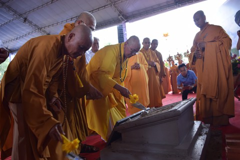 Đặt đá xây dựng Đại bảo tháp và Thiền viện Trúc lâm Tháp Mười - Ảnh 2. Đặt đá xây dựng Đại bảo tháp và Thiền viện Trúc lâm Tháp Mười - Ảnh 2.