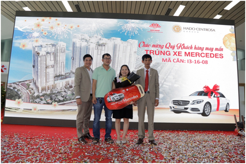 HaDo Centrosa Garden: Đã tìm ra 2 khách hàng may mắn trúng xe Mercedes - Ảnh 3. HaDo Centrosa Garden: Đã tìm ra 2 khách hàng may mắn trúng xe Mercedes - Ảnh 3.