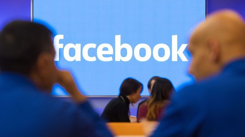 Facebook đã là vũ khí tranh cử từ thời ông Obama - Ảnh 1. Facebook đã là vũ khí tranh cử từ thời ông Obama - Ảnh 1.