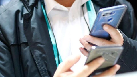 Ngắm các mẫu điện thoại mới nhất tại Triển lãm di động toàn cầu - Ảnh 4. Ngắm các mẫu điện thoại mới nhất tại Triển lãm di động toàn cầu - Ảnh 4.