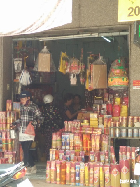 Rằm tháng Giêng hâm nóng thị trường vàng mã - Ảnh 3. Rằm tháng Giêng hâm nóng thị trường vàng mã - Ảnh 3.