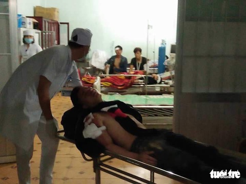 Xe khách lao xuống vực đèo Lò Xo, 1 người chết, 19 người bị thương - Ảnh 8. Xe khách lao xuống vực đèo Lò Xo, 1 người chết, 19 người bị thương - Ảnh 8.