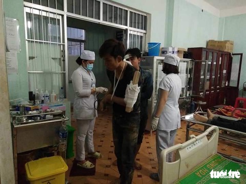 Xe khách lao xuống vực đèo Lò Xo, 1 người chết, 19 người bị thương - Ảnh 9. Xe khách lao xuống vực đèo Lò Xo, 1 người chết, 19 người bị thương - Ảnh 9.