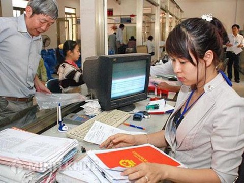 TP. HCM: 10.000 trường hợp mua bán đất giấy tay sẽ được cấp sổ đỏ - Ảnh 1. TP. HCM: 10.000 trường hợp mua bán đất giấy tay sẽ được cấp sổ đỏ - Ảnh 1.