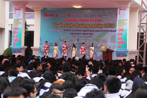 Nhiều trải nghiệm thú vị tại Ngày hội tư vấn tuyển sinh Hà Nội 11-3 - Ảnh 1. Nhiều trải nghiệm thú vị tại Ngày hội tư vấn tuyển sinh Hà Nội 11-3 - Ảnh 1.